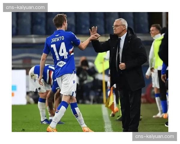 场边花絮：卡利亚里主帅拉涅利抗议判罚，被主裁判出示黄牌警告