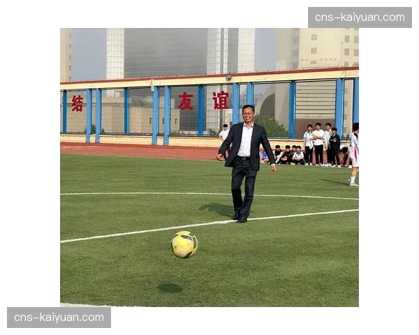 西甲俱乐部联合举办“足球友谊”公益项目，走进当地社区学校