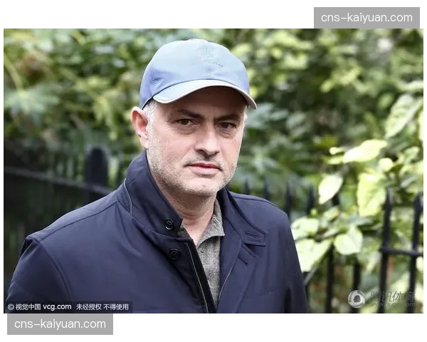 镜头捕捉:穆里尼奥因抗议判罚被出示红牌,将缺席下轮联赛 镜头捕捉:穆里尼奥因抗议判罚被出示红牌,将缺席下轮联赛