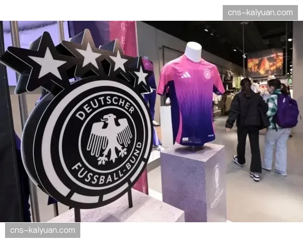 耐克发布2026年欧冠决赛特别款足球,设计融合参赛城市元素